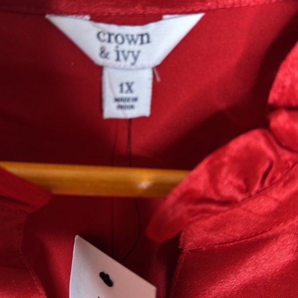 Crown & Ivy NWT plus size lined red puffy sleeve top 1X - Picture 6 of 7
